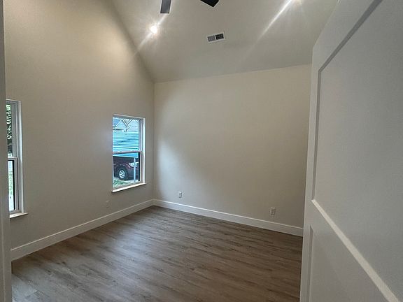 5th image of 5907 Welworth Ave