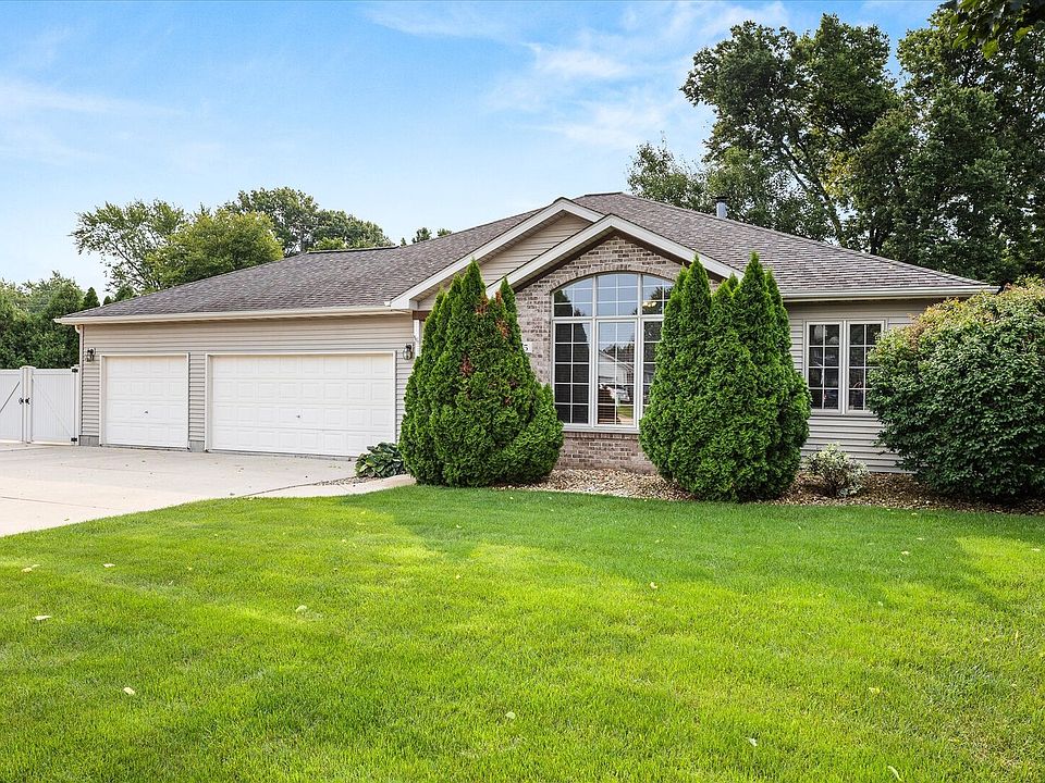 1st image of 635 Magnolia Ln