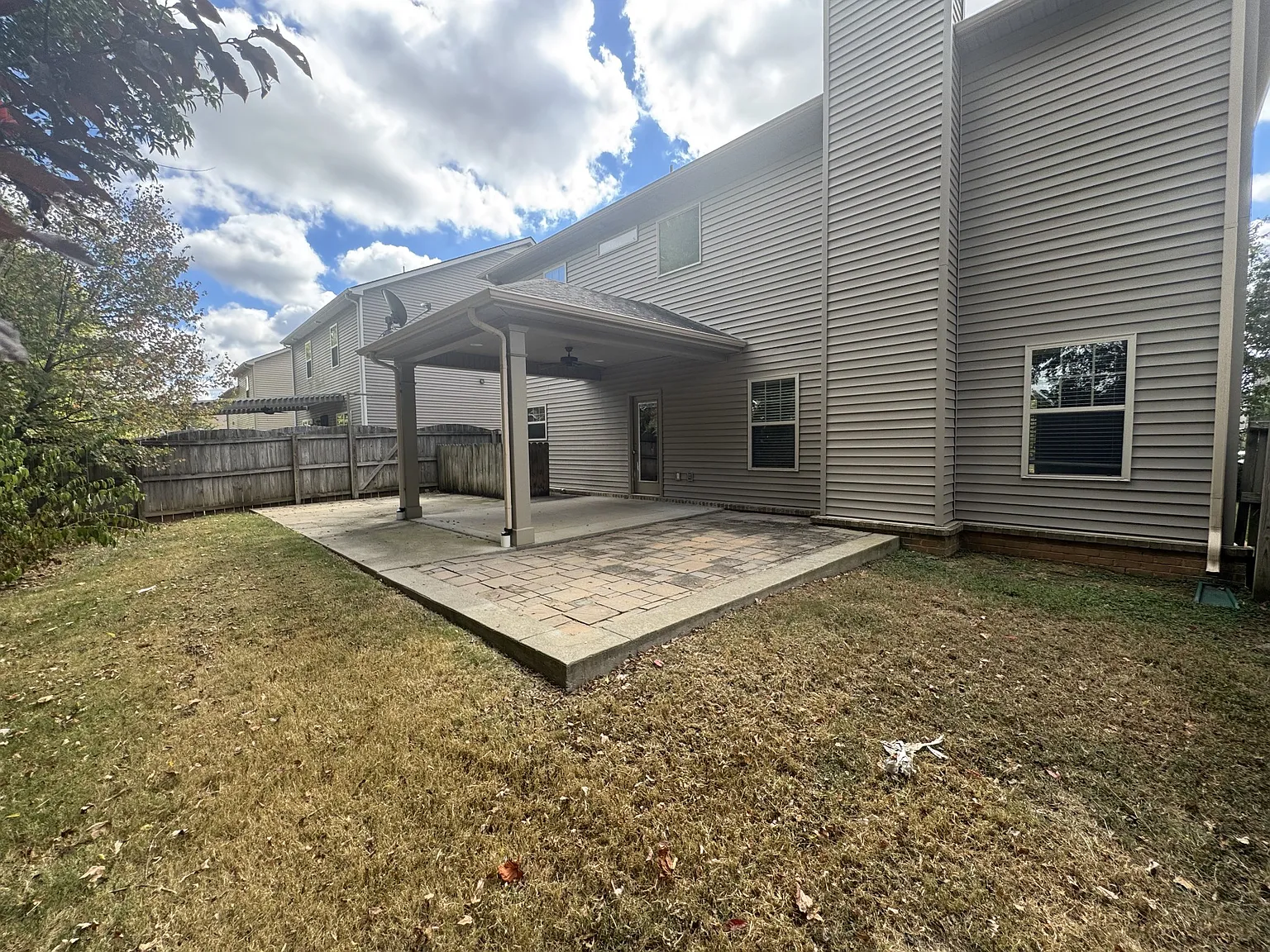 4 bed, 2.5 bath, 2451 sqft, $2,500 — Photo 2