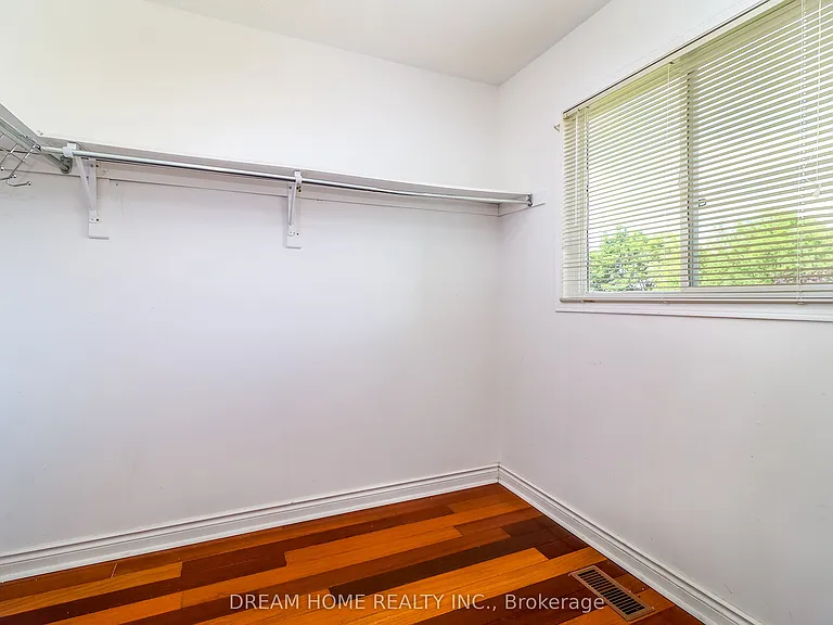 2832 Galleon Cres — Photo 14
