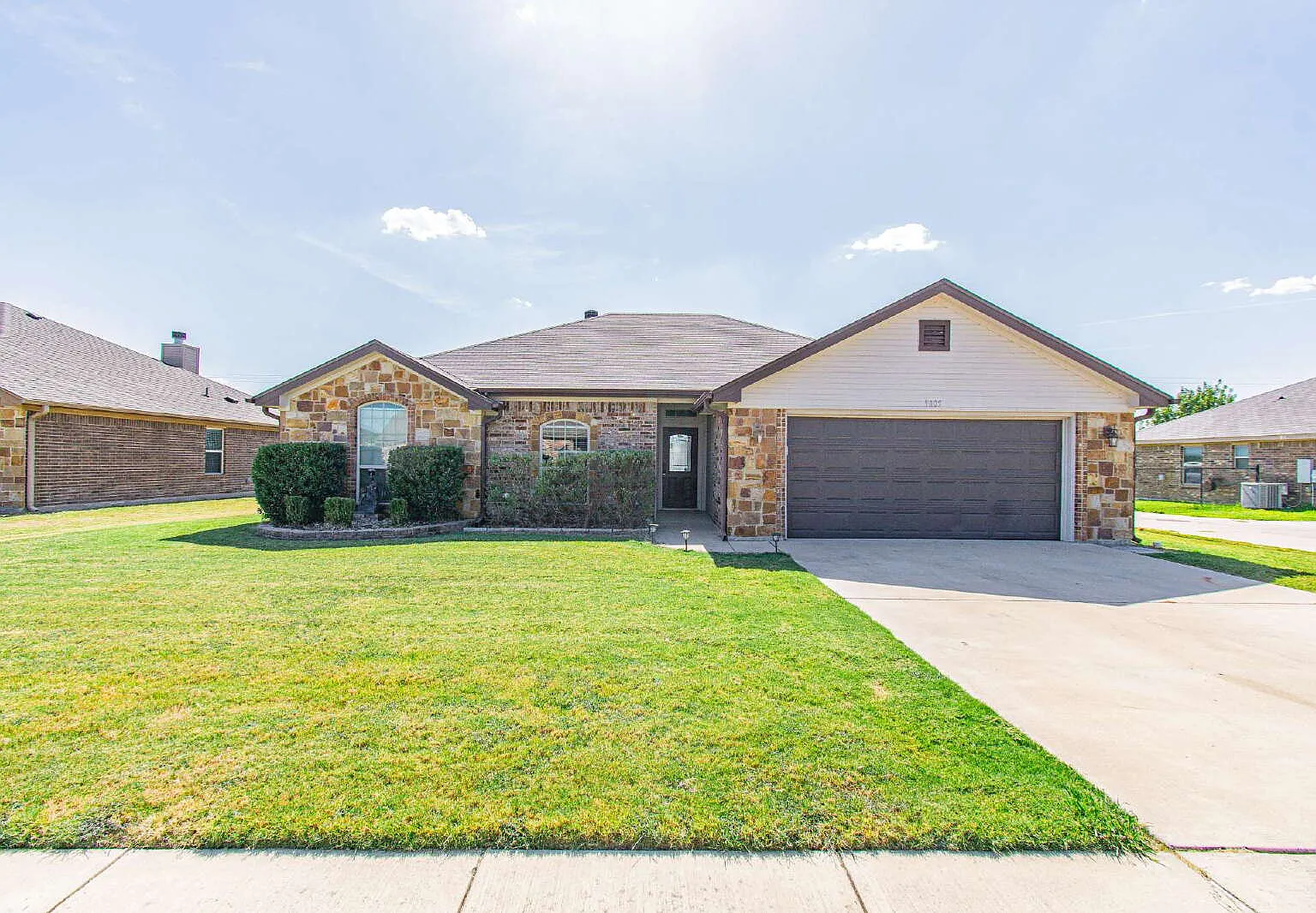 4 bed, 2.0 bath, 1935 sqft, $1,875 — Photo 1