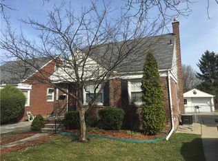 19226 Rolandale St, Harper Woods, MI 48225