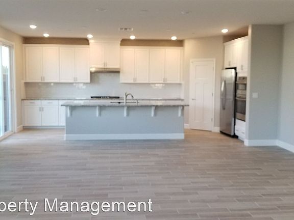 4th image of 1585 Osborn Dr