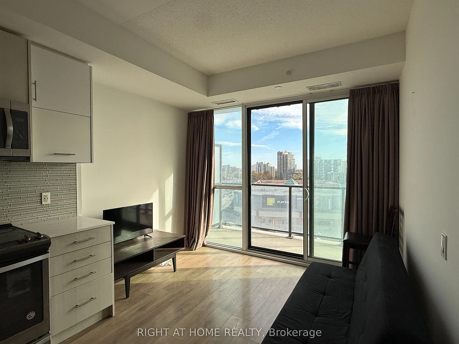 150 Fairview Mall Dr — Photo 2