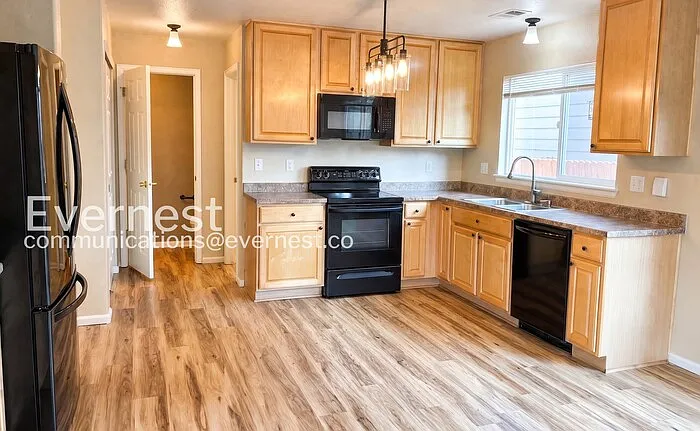 1121 Fenwick Dr — Photo 8