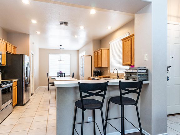 3rd image of 1353 W Thompson Way