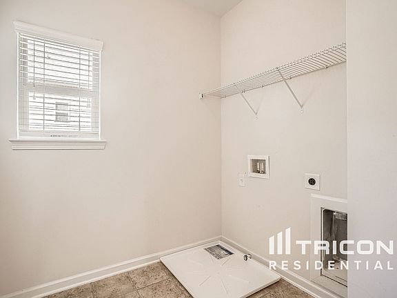 5th image of 355 Hillgrove Dr