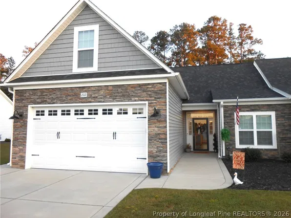 202 Oak Pointe Cir, Lumberton, NC 28358