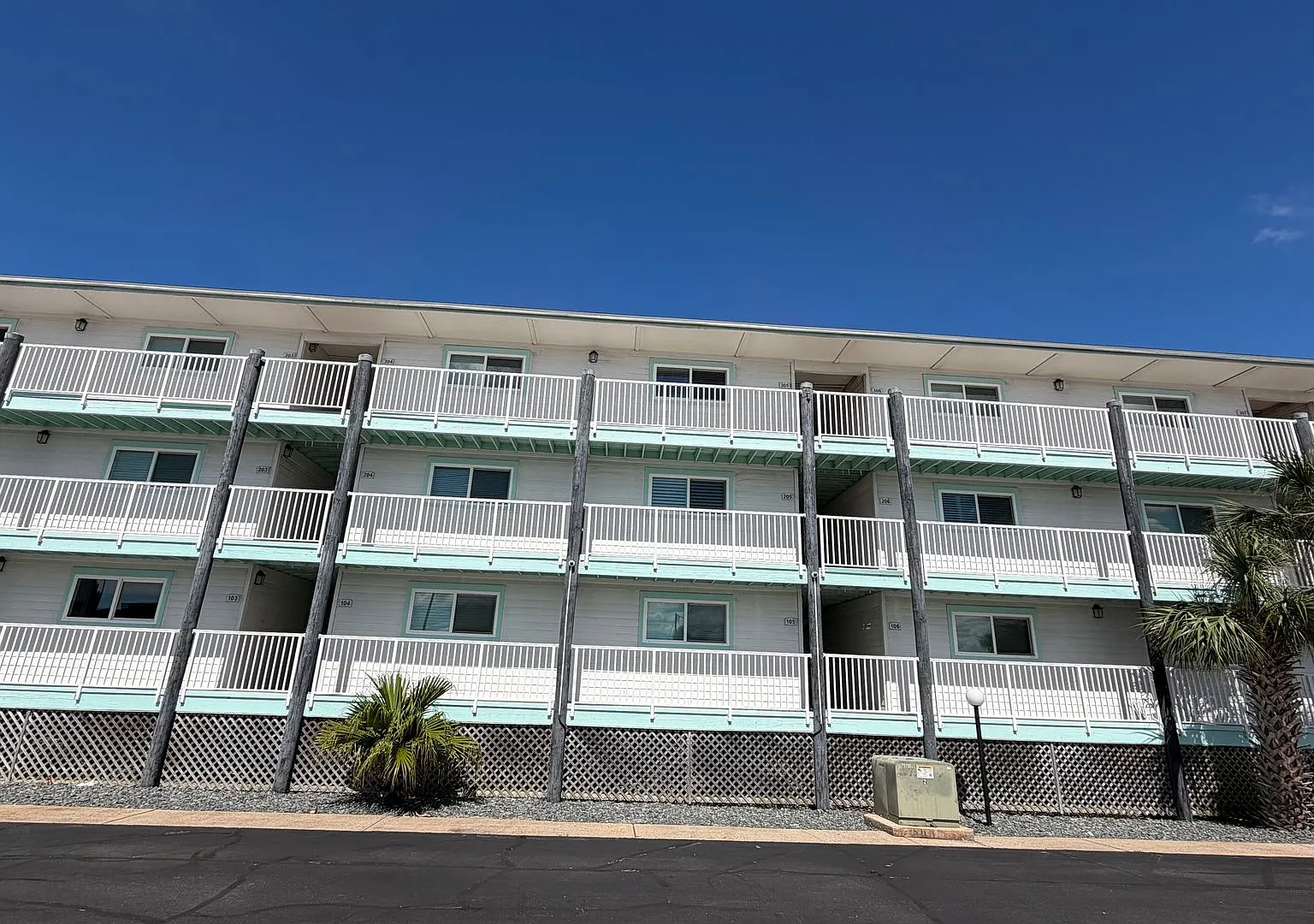 3600 Thomas Dr — Photo 1