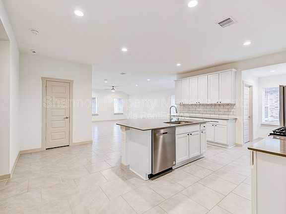 3rd image of 29915 Reagans Ranch Dr