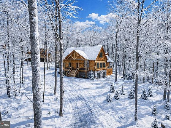 3rd image of 1067 N Camp Rd