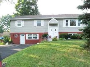 26 Spring Rock Rd, New Windsor, NY 12553