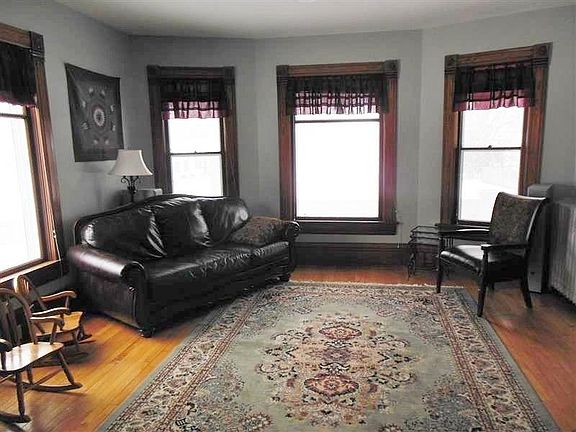 3rd image of 5416 Main St