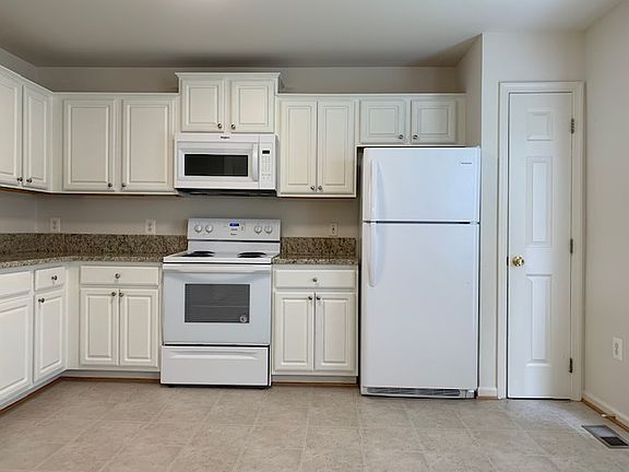 4th image of 411 Independence Dr