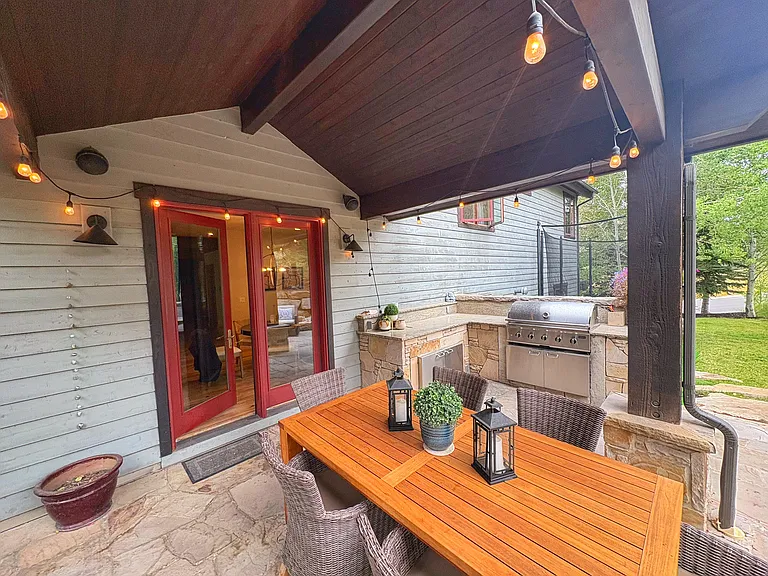 2060 Paddington Dr — Photo 14