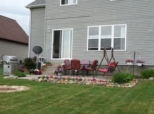 883 Peppermill Cir, Lapeer, MI 48446