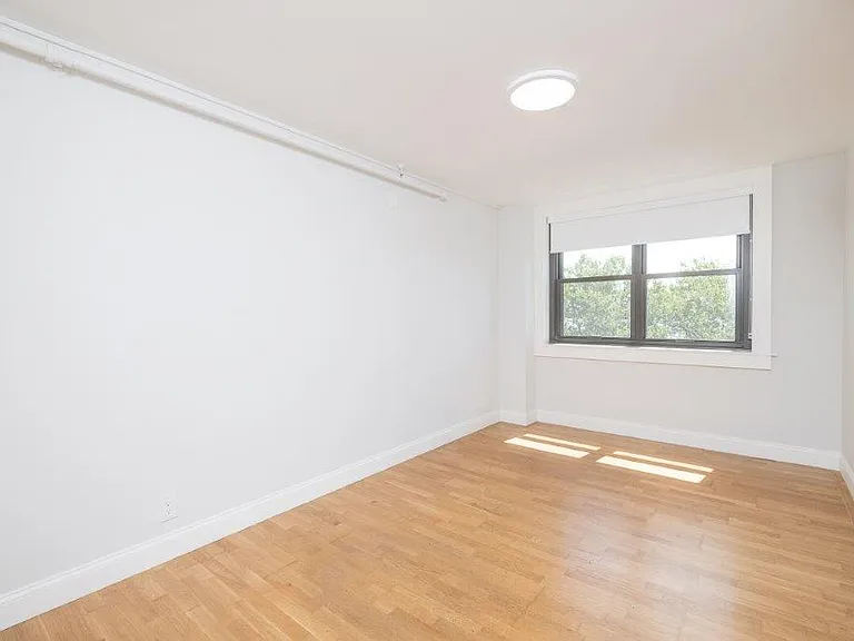 1422 Columbia Rd #2 — Photo 4