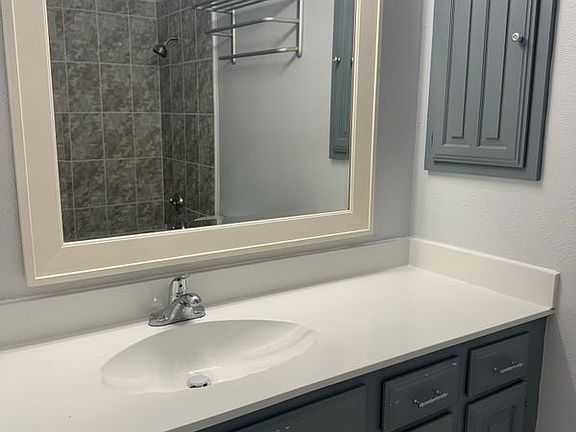 4th image of 883 Dublin Dr #1