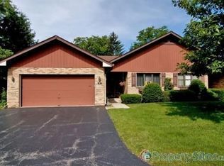 44 Chelsea St, Bloomingdale, IL 60108