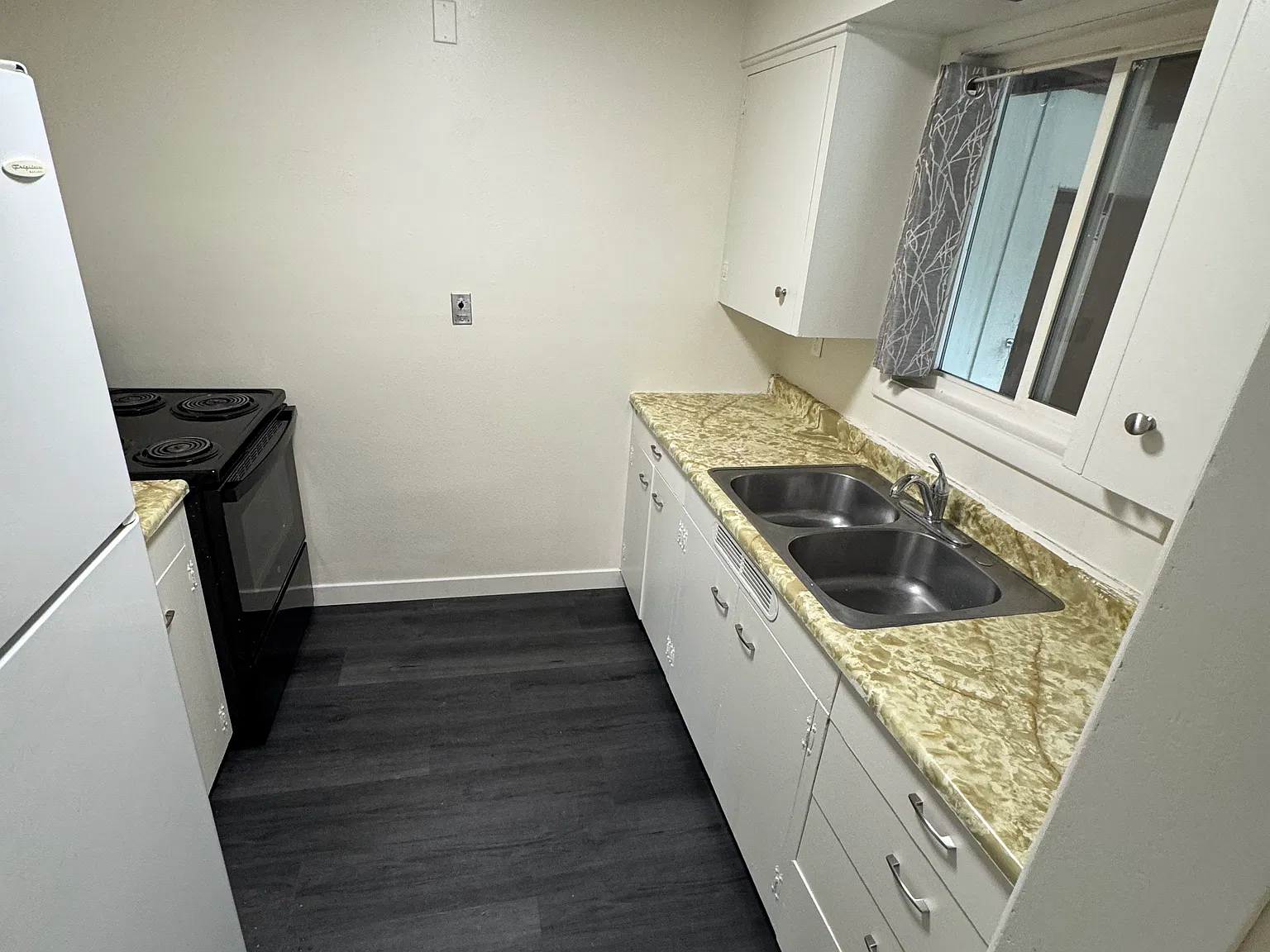 2 bed, 800 sqft, $1,975 — Photo 1