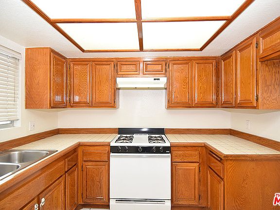 4th image of 20155 Keswick St Unit 211