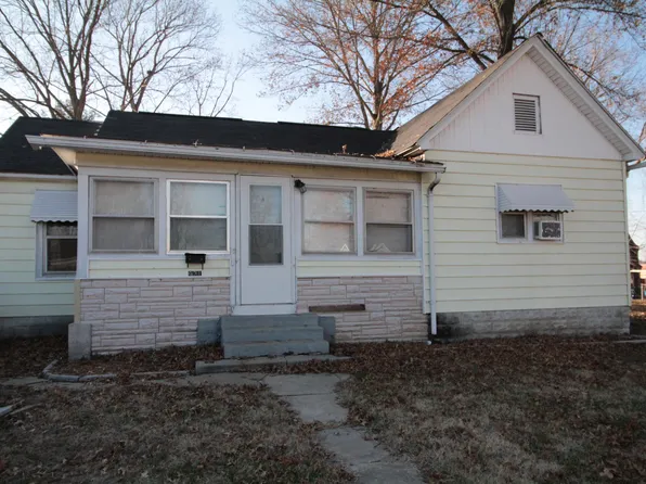 921 N 22nd St, Murphysboro, IL 62966