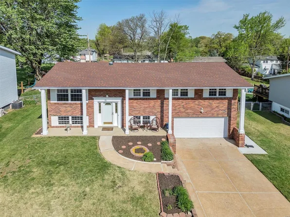 4587 Tauneybrook Dr, Saint Louis, MO 63128