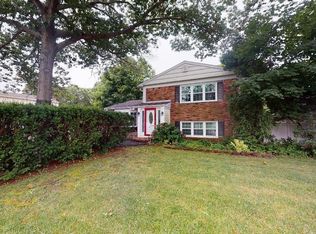 2 Windham Ln S, Ronkonkoma, NY 11779