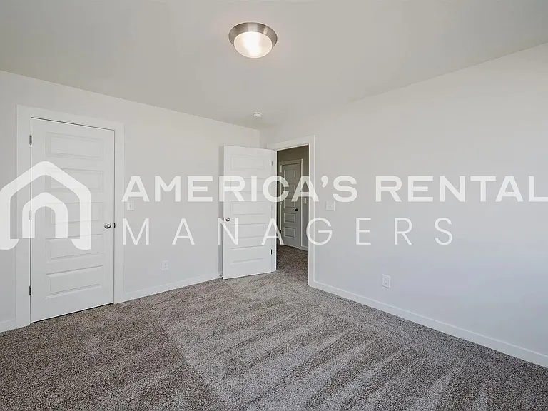 1009 Grand River Blvd W — Photo 26