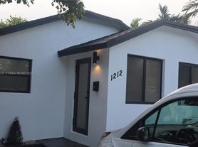 1212 N 22nd Ave