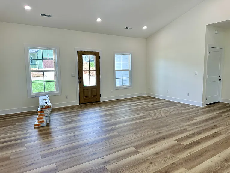 520 Cottage Way — Photo 4