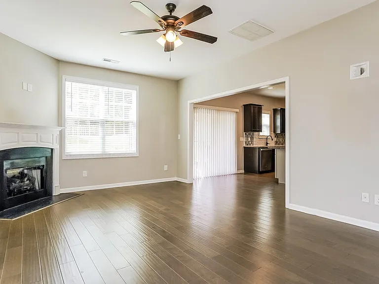 332 Chamberlain Dr — Photo 5