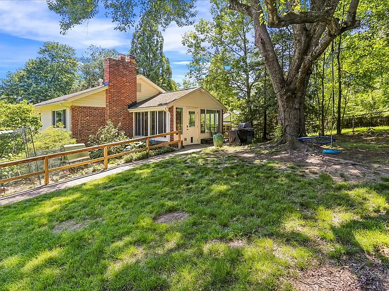 200 Belton Rd — Photo 32
