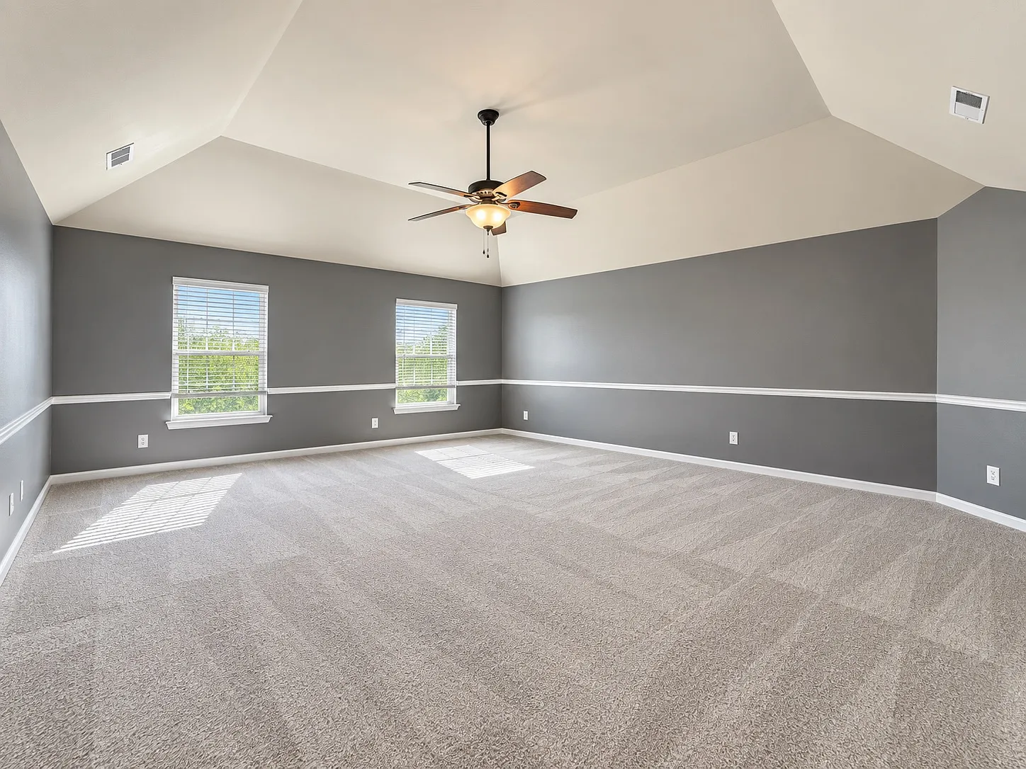 4 bed, 2834 sqft, $3,500 — Photo 4