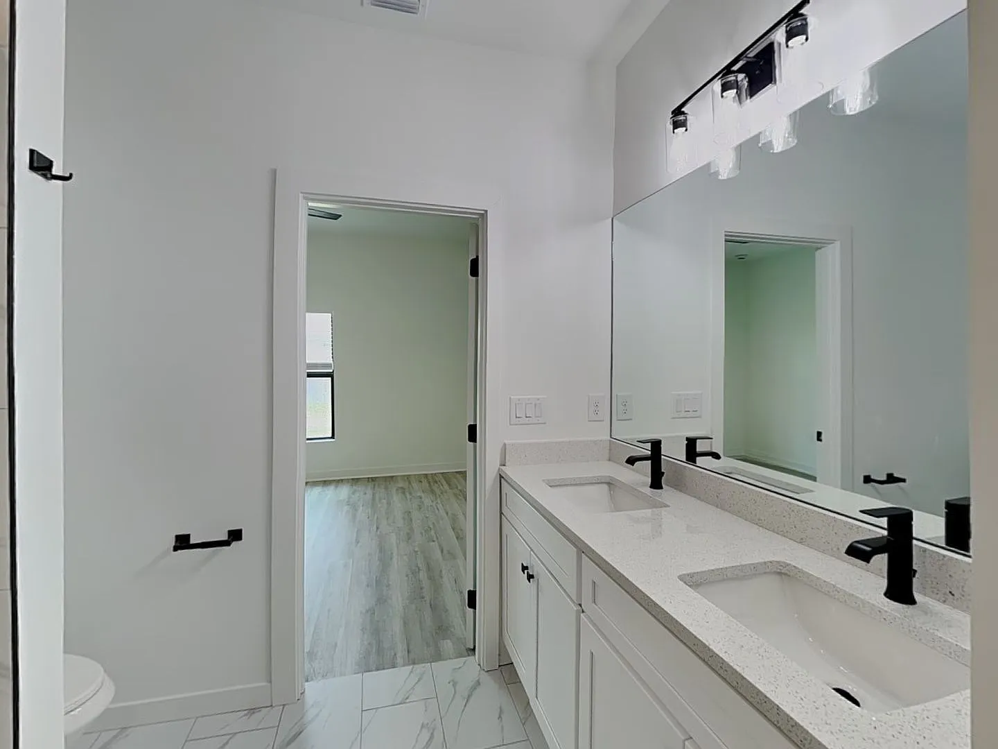 3 bed, 2.0 bath, 1198 sqft, $1,795 — Photo 4