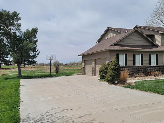 4th image of 2113 Grandview Dr E
