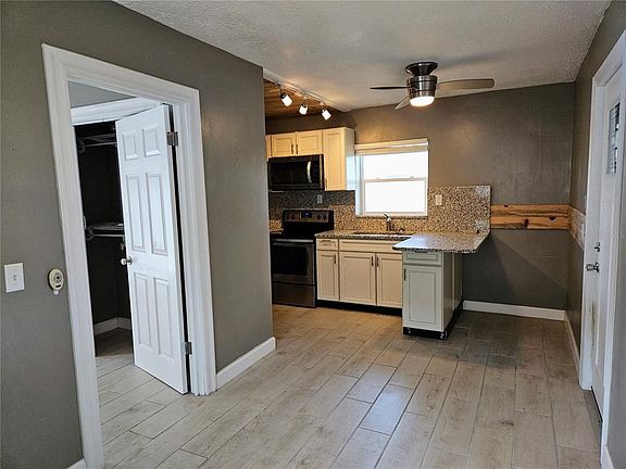 5th image of 2027 1/2 Beach Dr SE
