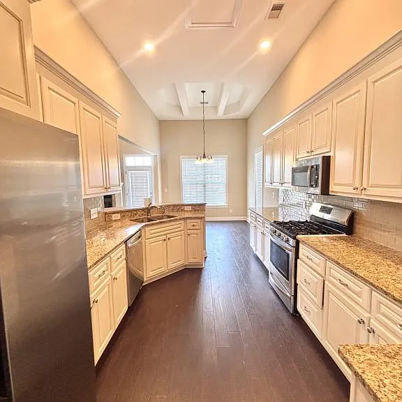 6008 Fish Hawk Ct — Photo 4