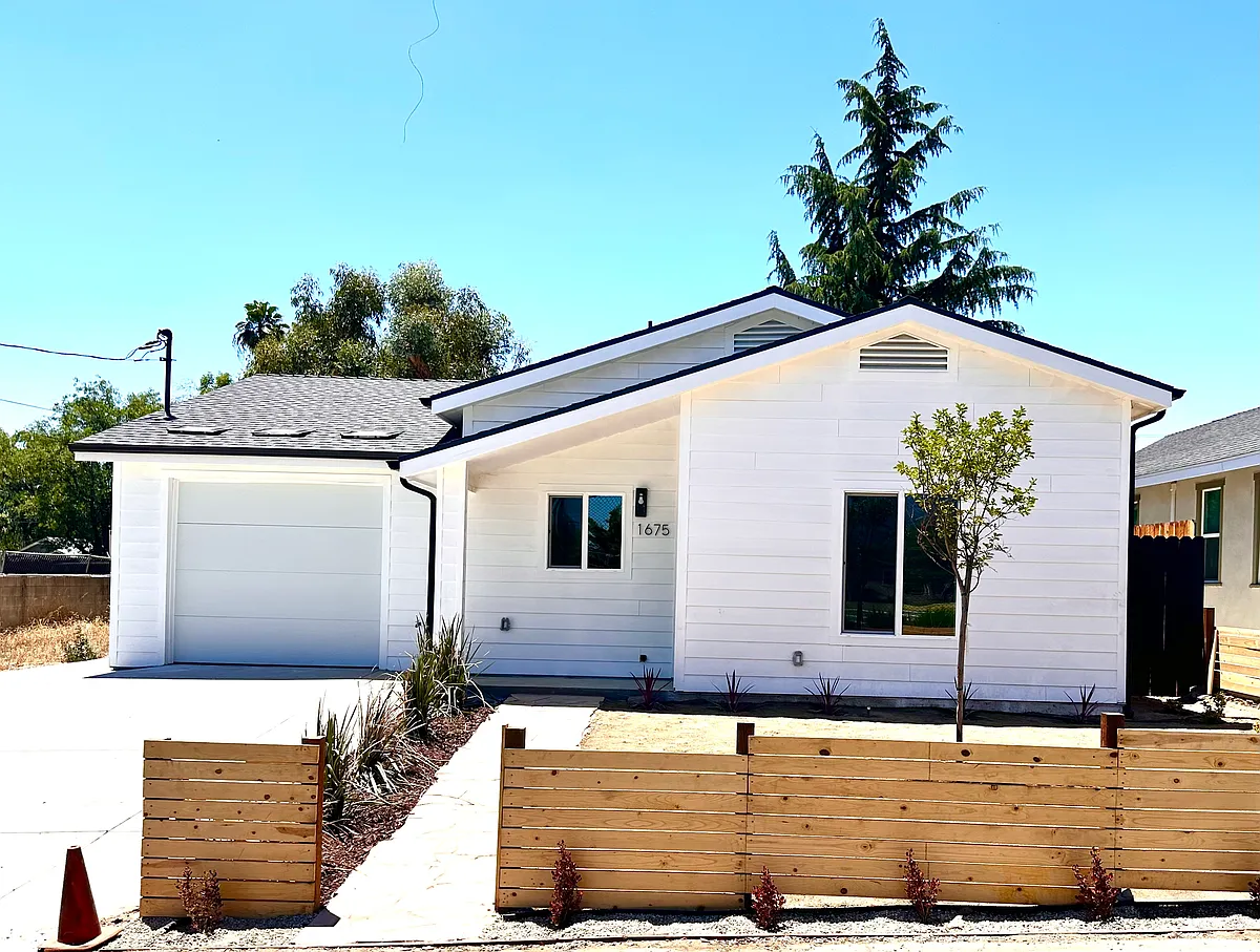 Building Photo - 1675 N University Dr