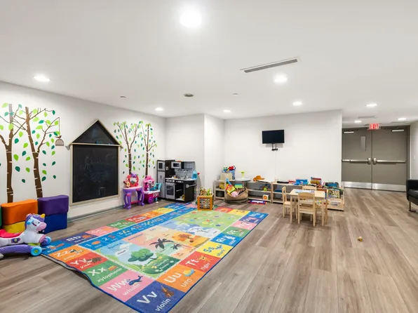 700 Grove Street image 15 of 18