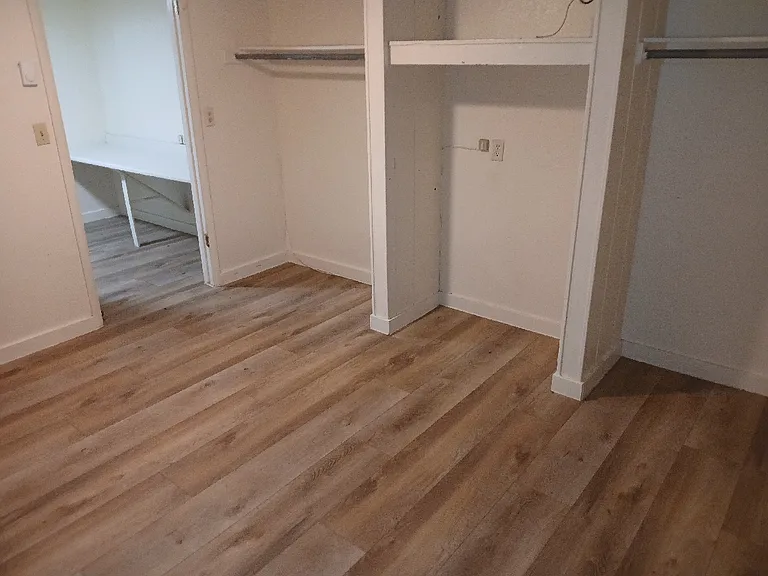 380 S Wagon Wheel Dr #4 — Photo 2