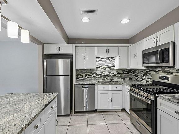 3rd image of 110 Dean St Unit 46