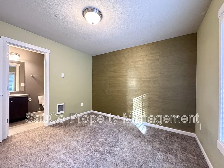 175 NE 80th Ave — Photo 23