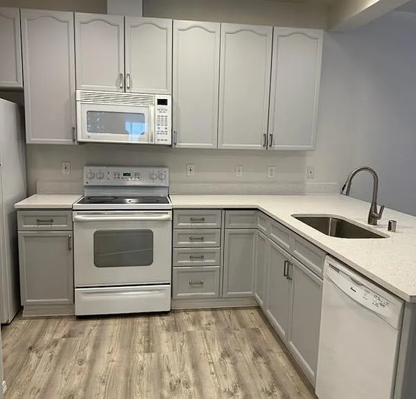 10909 Avondale Rd NE #B105 — Photo 3