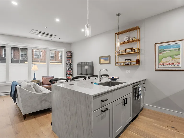 471 Hanover St #2 — Photo 6