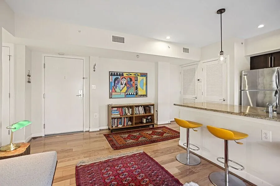 Bright 2-Bedroom Condo in Hill East - Parking and Storage Included + 1 Month Free! — Photo 4