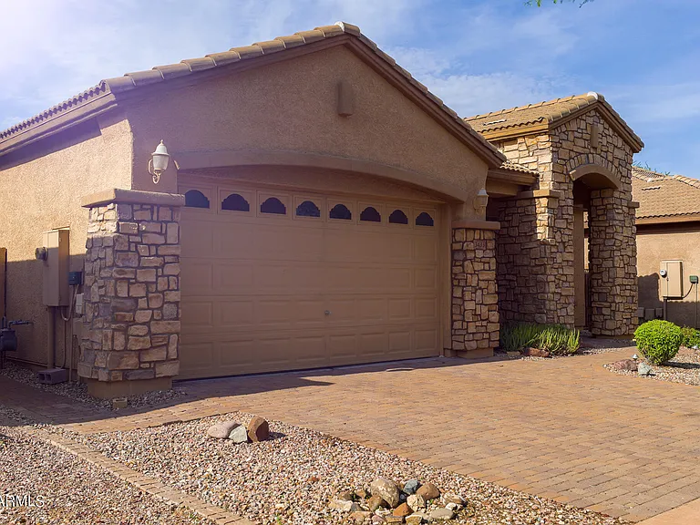 3433 W Languid Ln — Photo 2