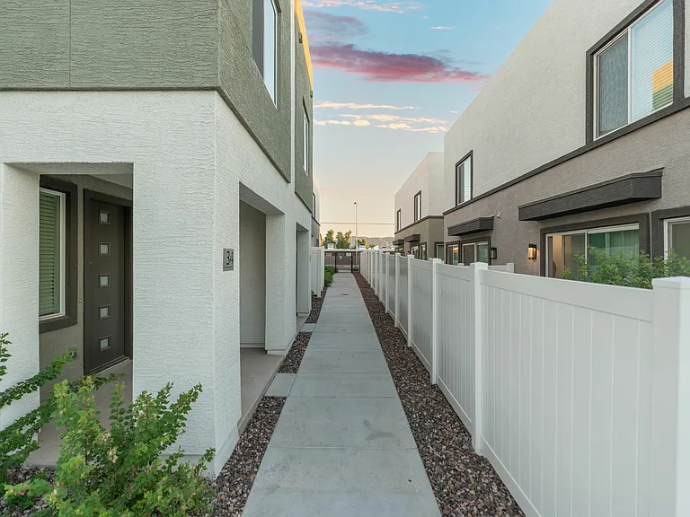 Elevate on Vineyard Townhomes — Photo 17