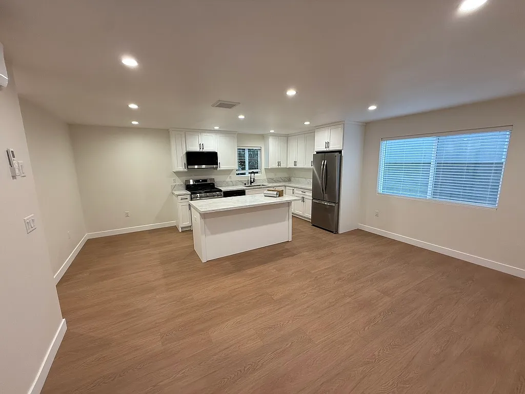 Building Photo - 722 Penrith Dr