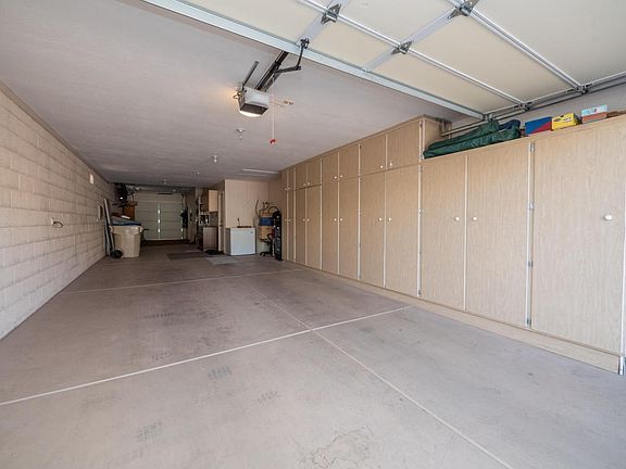 Tandem Garage